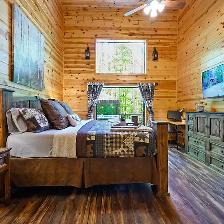 Hickory Bear Cabin: Pines, Hot Tub & Family Fun Broken Bow Exterior photo
