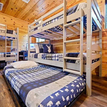 Hickory Bear Cabin: Pines, Hot Tub & Family Fun Broken Bow Exterior photo