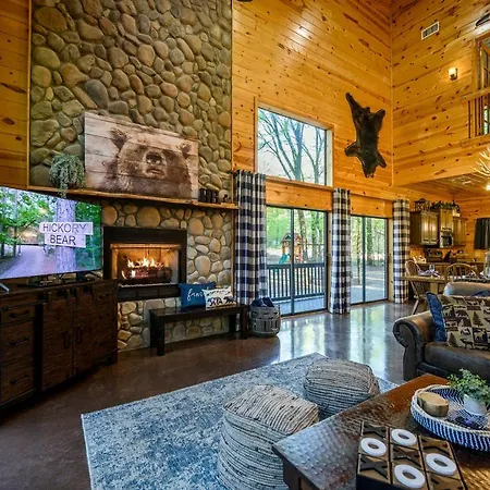 Hickory Bear Cabin: Pines, Hot Tub & Family Fun Broken Bow Exterior photo