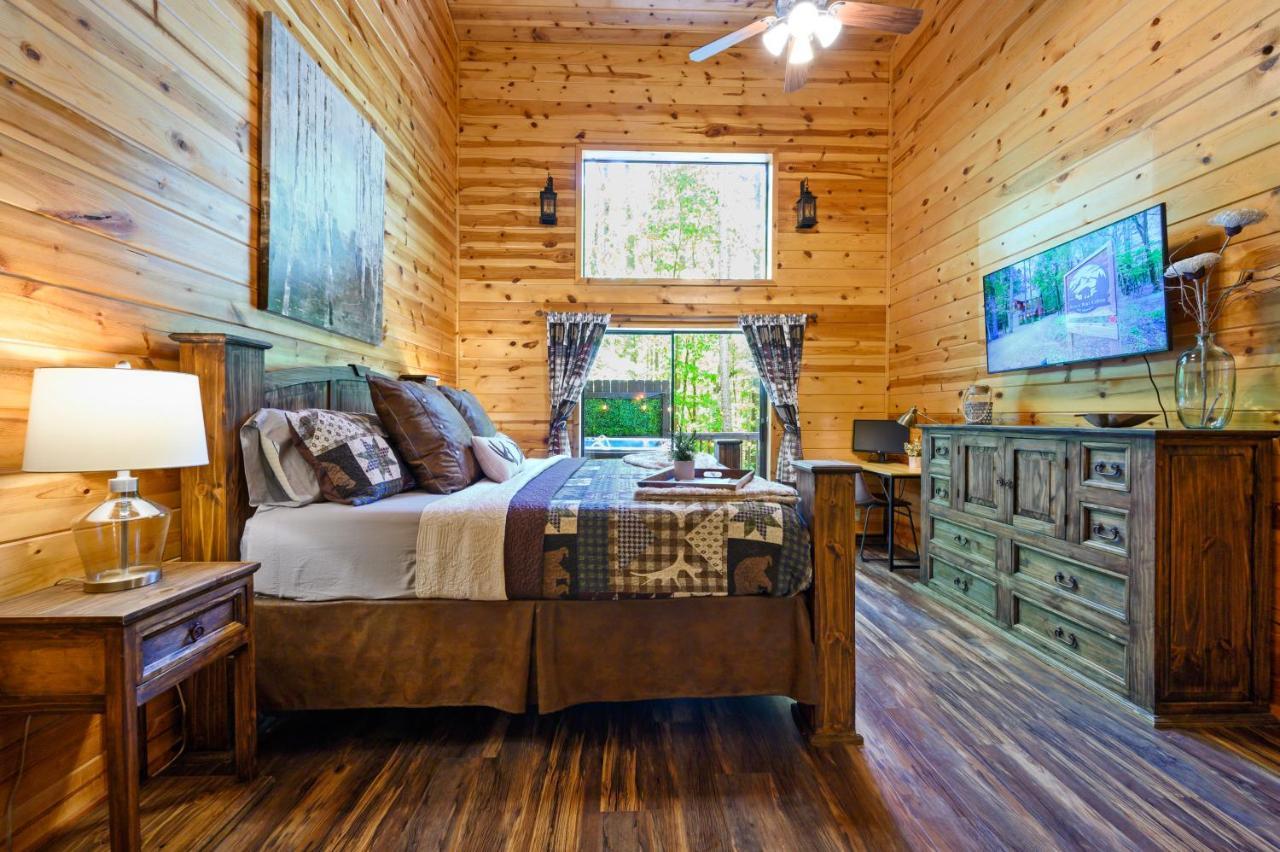 Hickory Bear Cabin: Pines, Hot Tub & Family Fun * Broken Bow