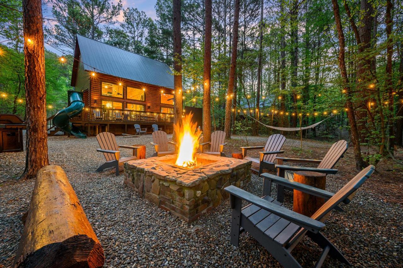 Holiday home Hickory Bear Cabin: Pines, Hot Tub & Family Fun