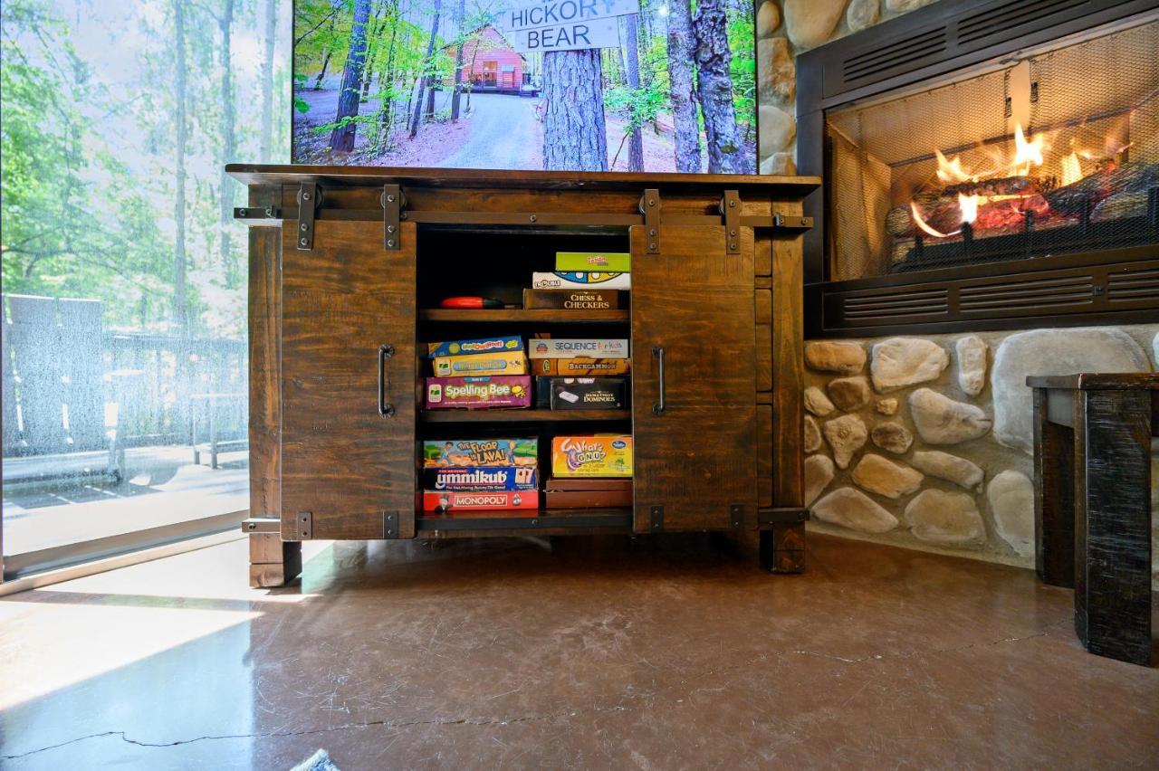 Hickory Bear Cabin: Pines, Hot Tub & Family Fun * Broken Bow