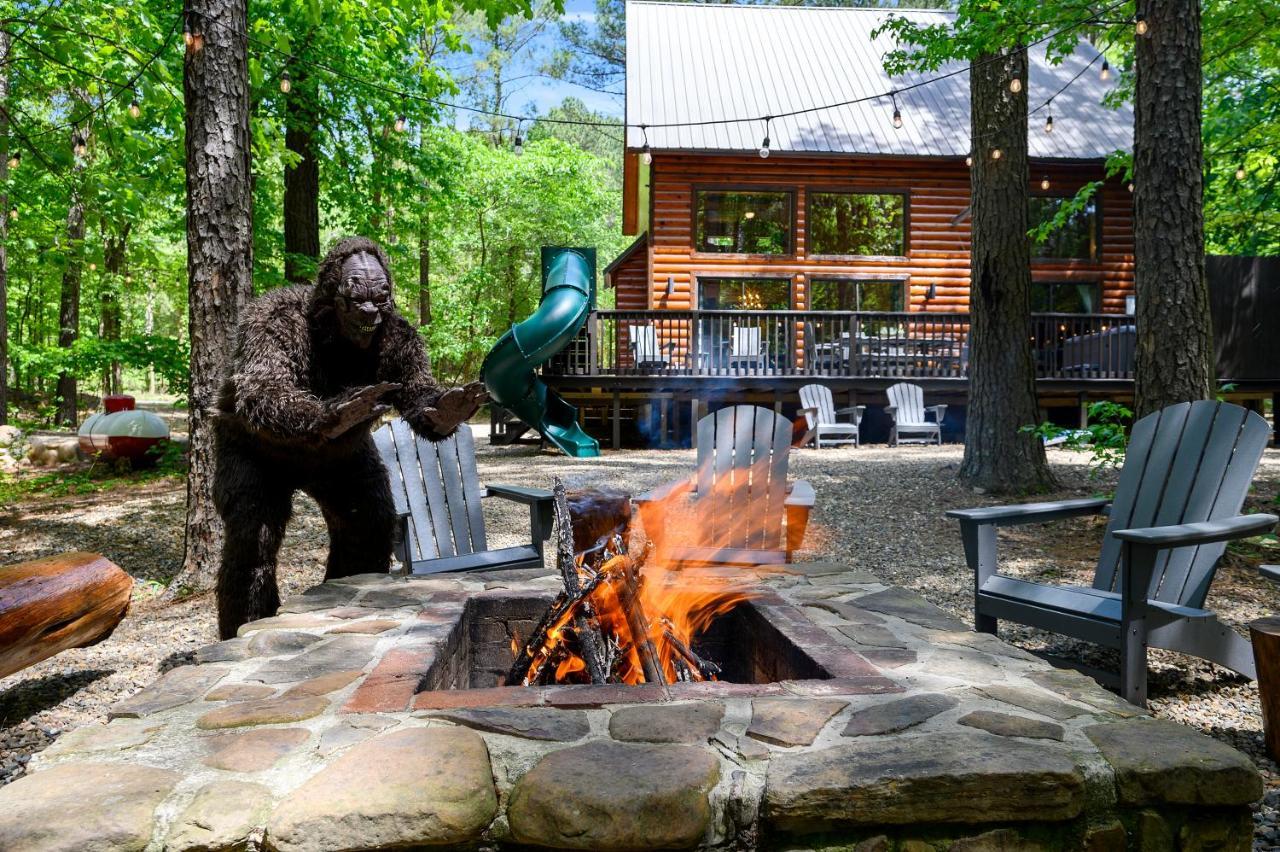 Hickory Bear Cabin: Pines, Hot Tub & Family Fun * Broken Bow