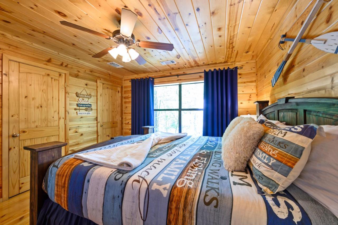 Hickory Bear Cabin: Pines, Hot Tub & Family Fun * Broken Bow
