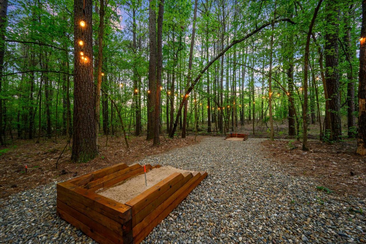 Hickory Bear Cabin: Pines, Hot Tub & Family Fun Broken Bow