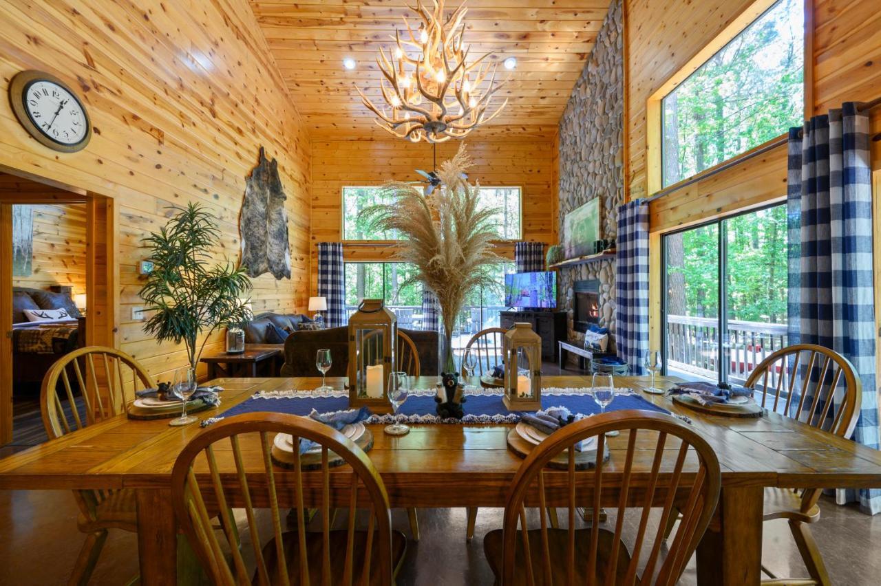 Hickory Bear Cabin: Pines, Hot Tub & Family Fun Holiday home *