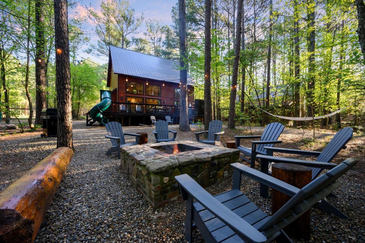Hickory Bear Cabin: Pines, Hot Tub & Family Fun * Broken Bow
