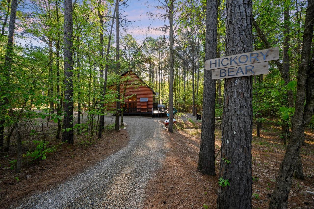 Hickory Bear Cabin: Pines, Hot Tub & Family Fun * Broken Bow
