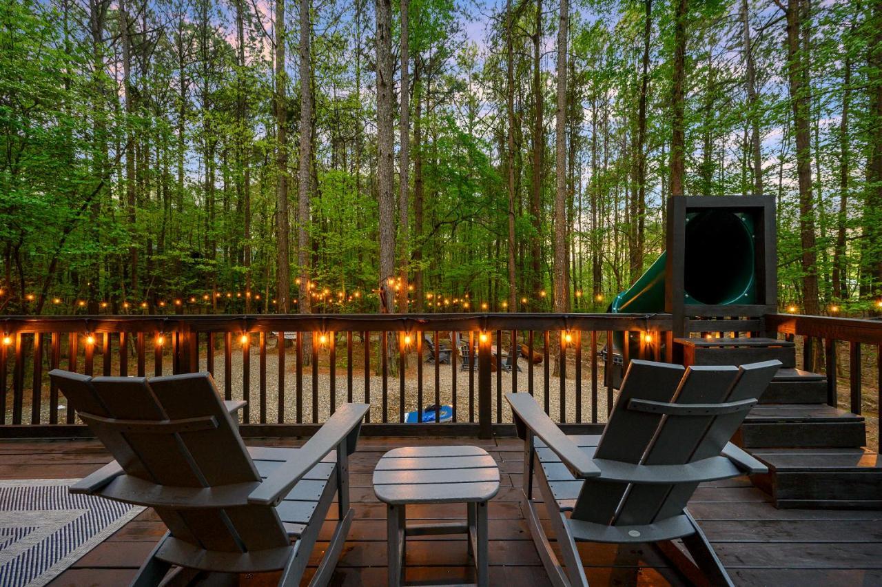 Holiday home Hickory Bear Cabin: Pines, Hot Tub & Family Fun *