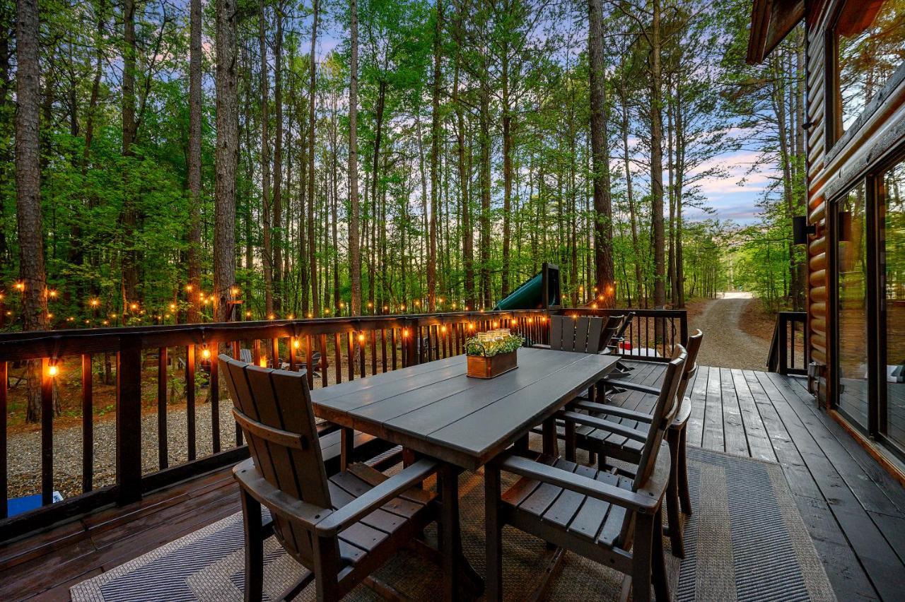 Hickory Bear Cabin: Pines, Hot Tub & Family Fun * Broken Bow