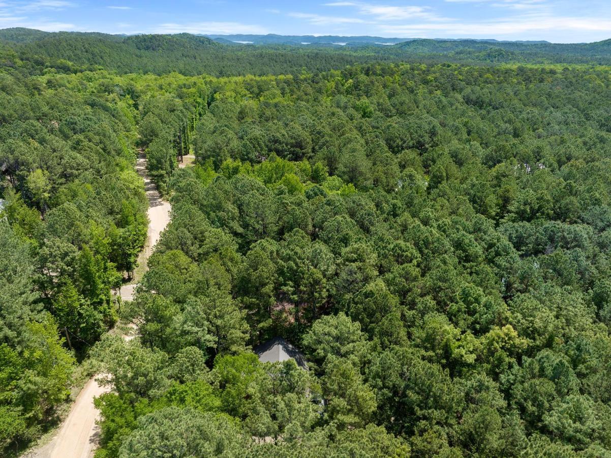 Holiday home Hickory Bear Cabin: Pines, Hot Tub & Family Fun