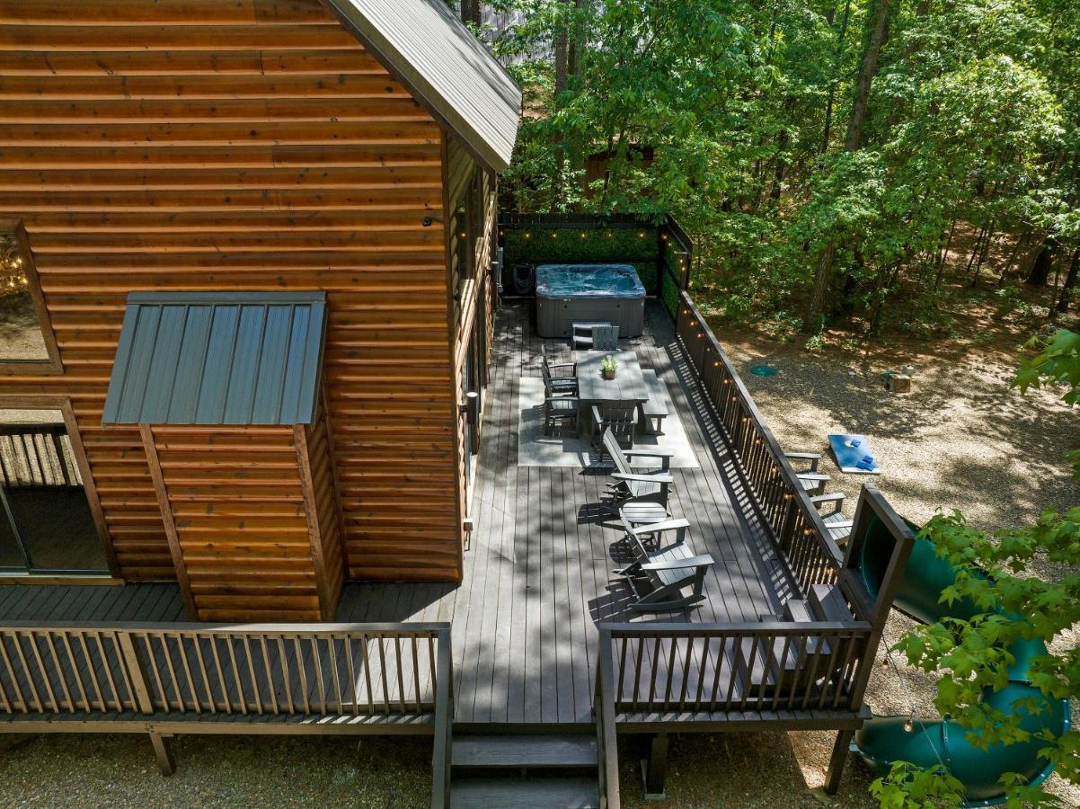 Holiday home Hickory Bear Cabin: Pines, Hot Tub & Family Fun *