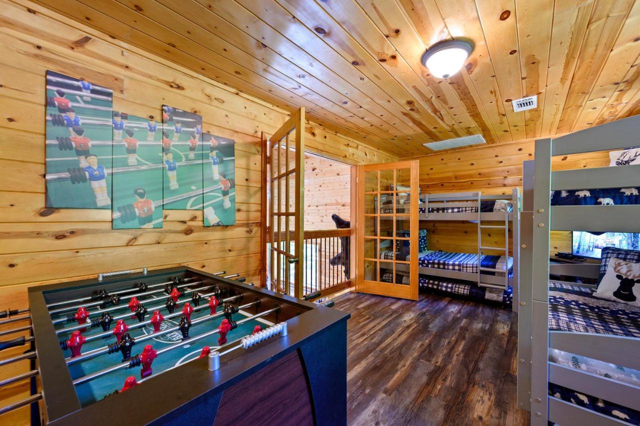 Holiday home Hickory Bear Cabin: Pines, Hot Tub & Family Fun