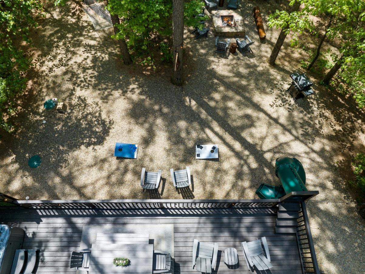 Hickory Bear Cabin: Pines, Hot Tub & Family Fun Holiday home
