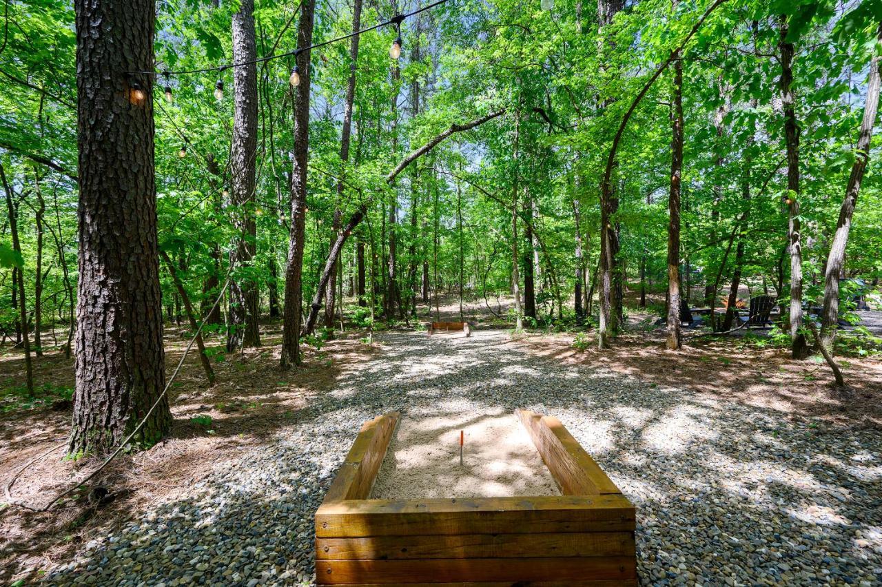 Holiday home Hickory Bear Cabin: Pines, Hot Tub & Family Fun