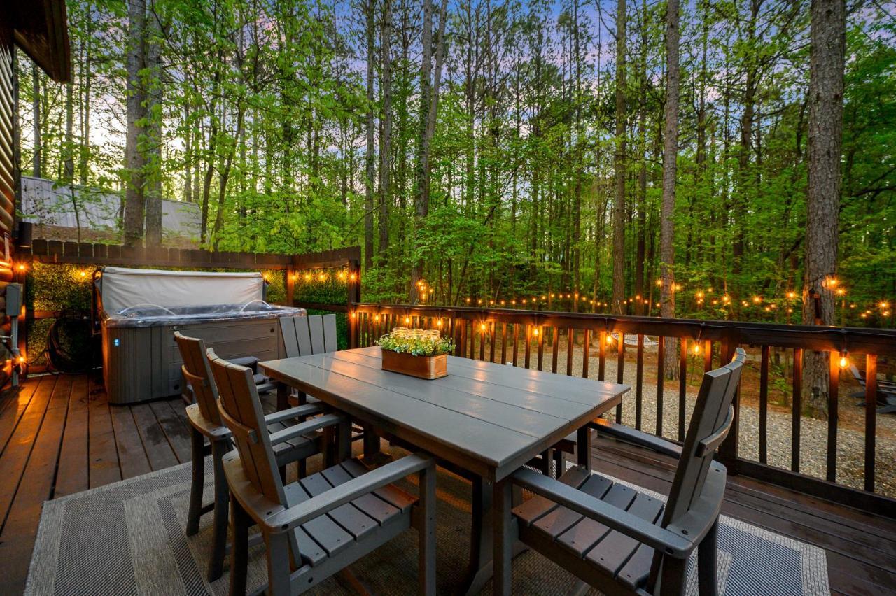 Hickory Bear Cabin: Pines, Hot Tub & Family Fun Holiday home *