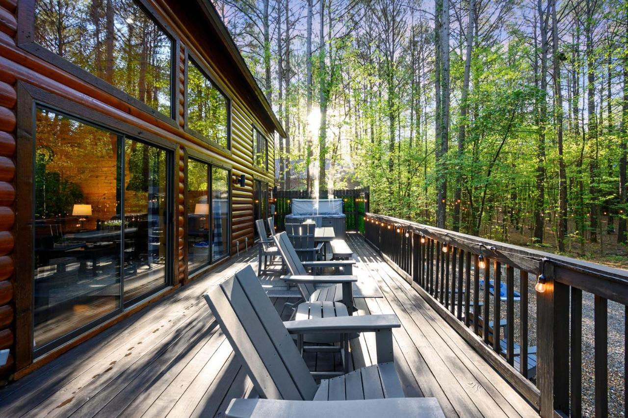 Holiday home Hickory Bear Cabin: Pines, Hot Tub & Family Fun *