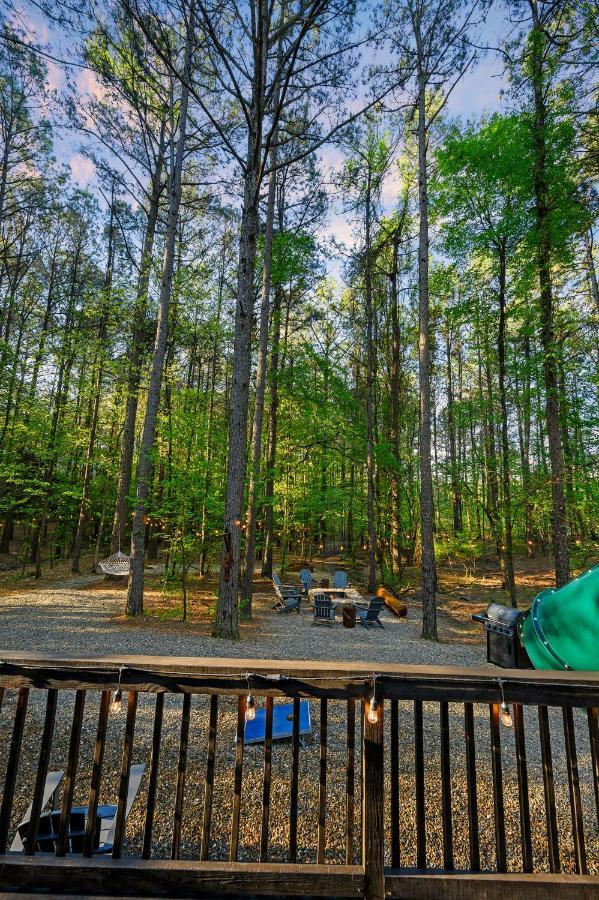 Hickory Bear Cabin: Pines, Hot Tub & Family Fun Holiday home *