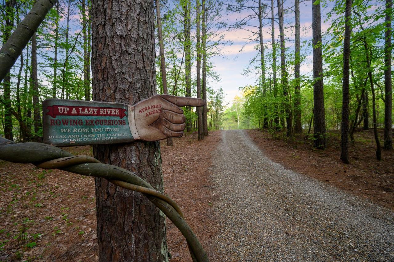 Hickory Bear Cabin: Pines, Hot Tub & Family Fun Holiday home *