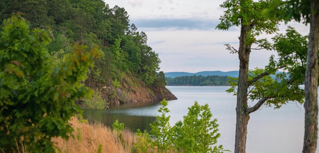 Holiday home Hickory Bear Cabin: Pines, Hot Tub & Family Fun