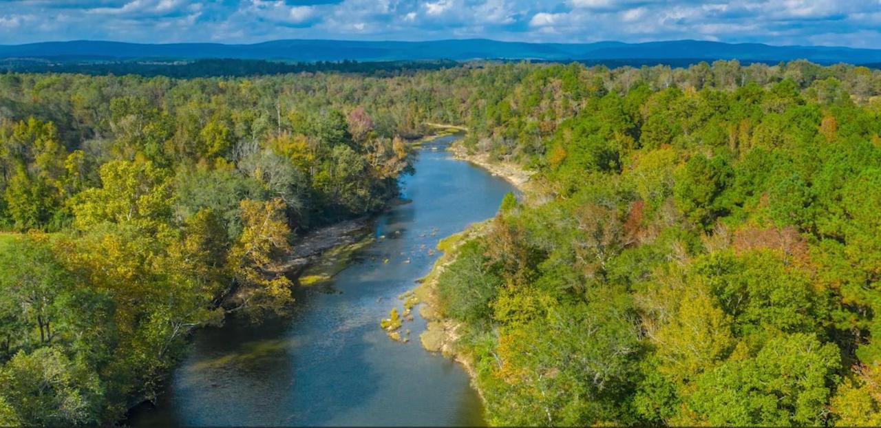 Holiday home Hickory Bear Cabin: Pines, Hot Tub & Family Fun *