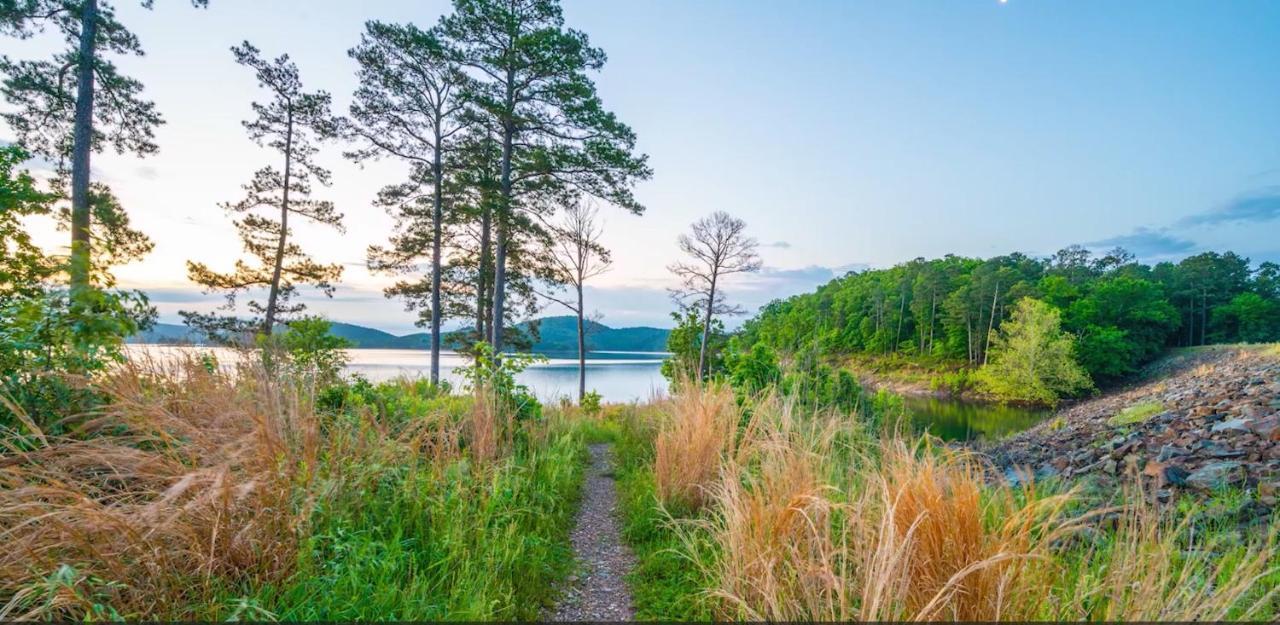 Holiday home Hickory Bear Cabin: Pines, Hot Tub & Family Fun Broken Bow